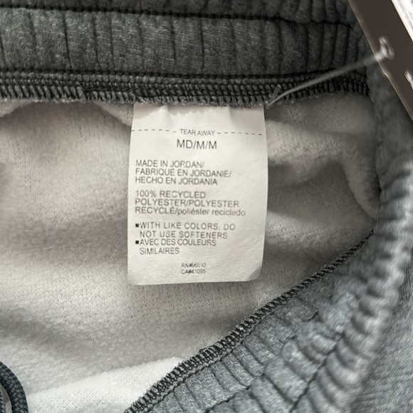 NWT Under Armour Gray Sweatpants Size Medium Loose Fit - Picture 6 of 6